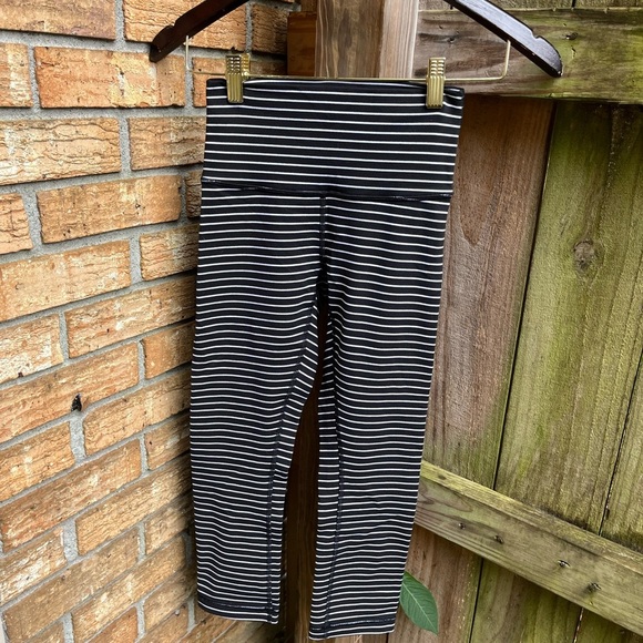 Lululemon Athletica Wunder Under High Rise Crop Striped Black and White Leggings - Picture 1 of 4